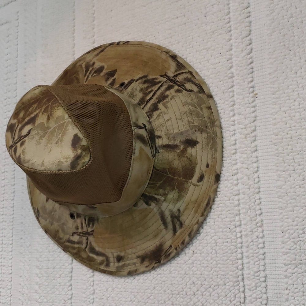 J HATS MENS CAMOUFLAGE VENTED FISHING HAT